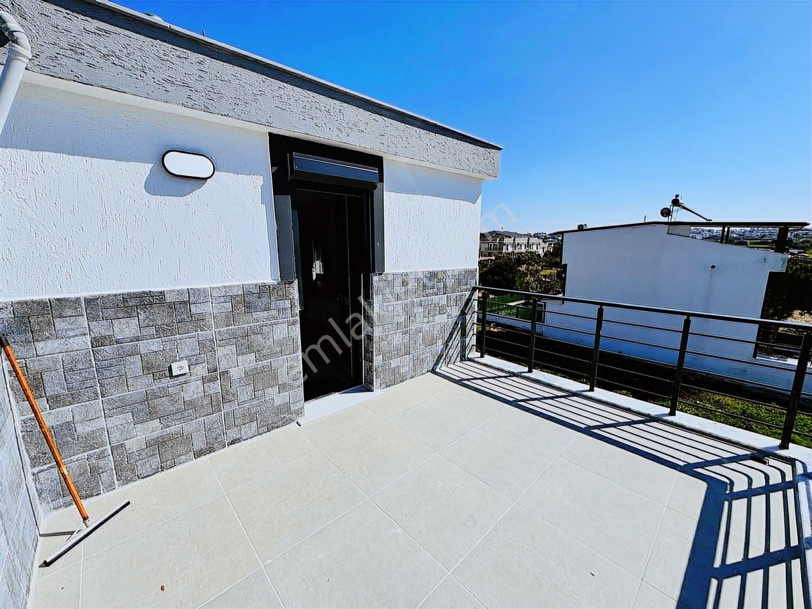 Didimde Satılık Havuzlu Geniş Bahçeli 4 Yaşında Şok Fiyat Villa - Görsel 5