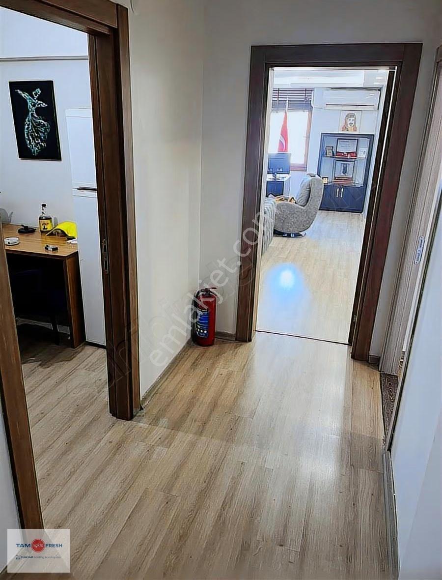 Konak'ta Merkezi Konumda Prestijli Ofis - Görsel 14