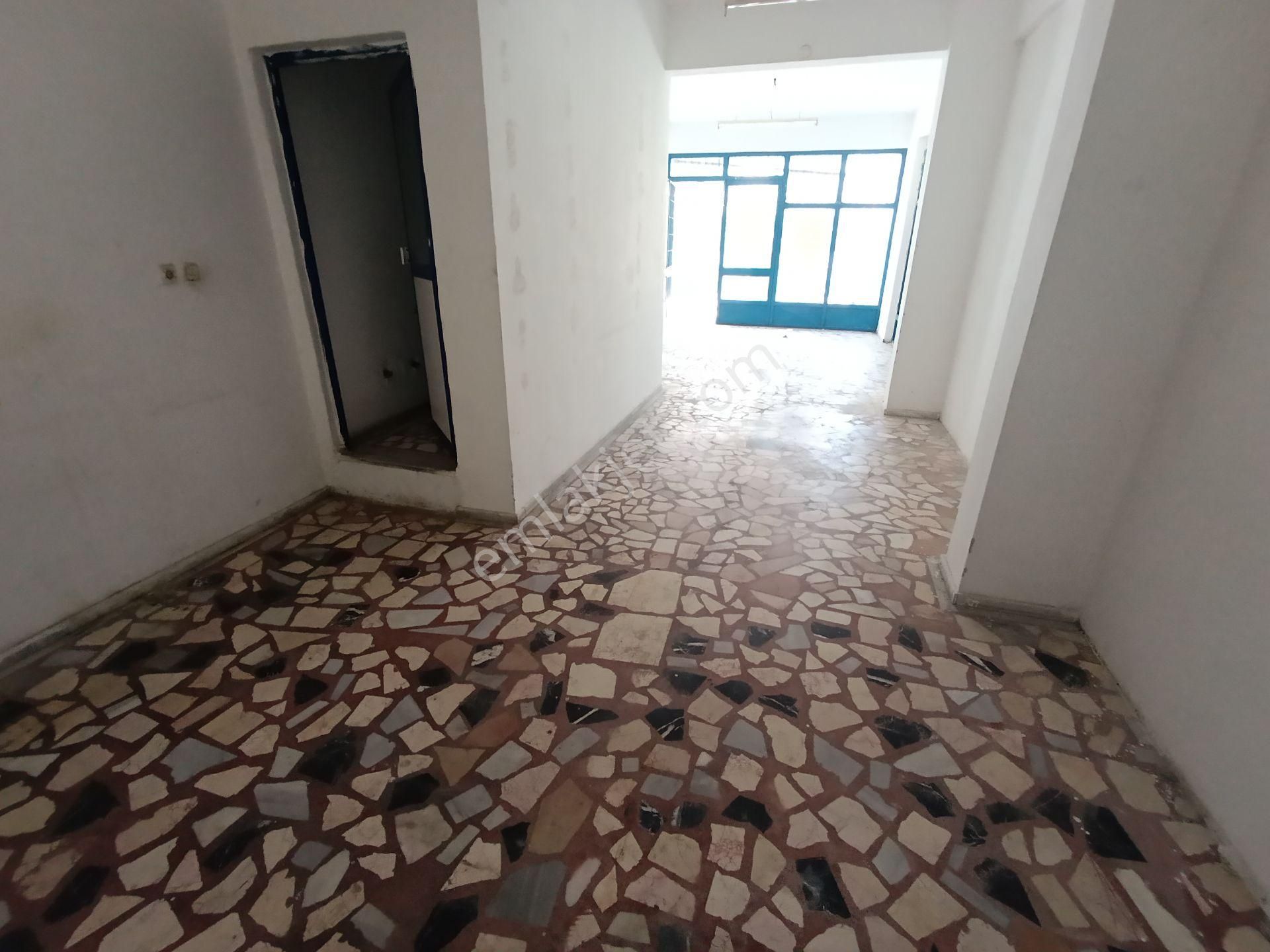 Pendik Esenyalıda Acil Satılık Krediye Uygun 135m2 Ana Cadde Üstü 1 Parsel Dükkan - Görsel 22