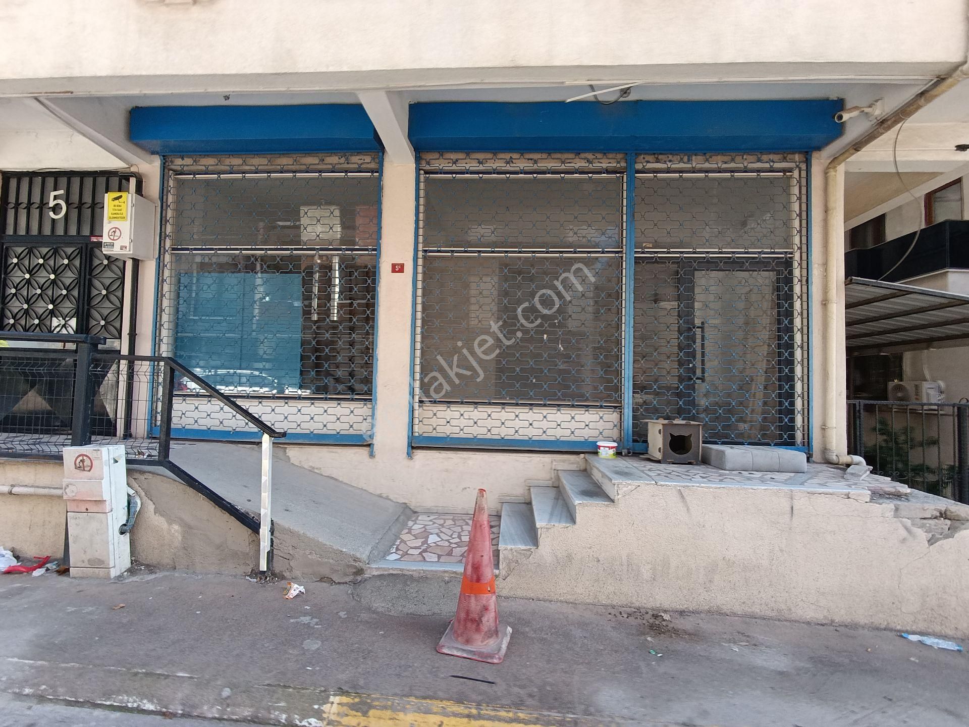Pendik Esenyalıda Acil Satılık Krediye Uygun 135m2 Ana Cadde Üstü 1 Parsel Dükkan - Görsel 3