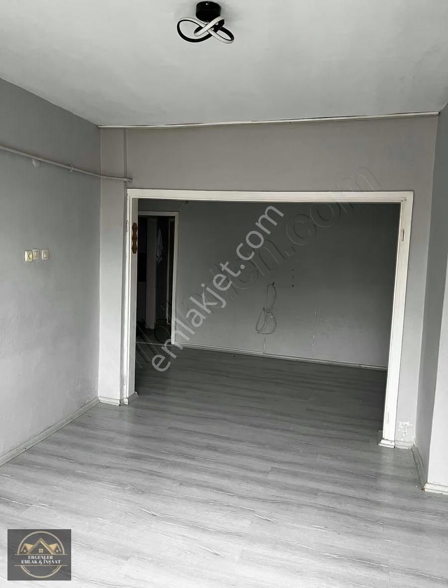 Esenler Kemer'de Kiralık 2+1 Daire (85m², Balkonlu, Merkezi) - Görsel 3