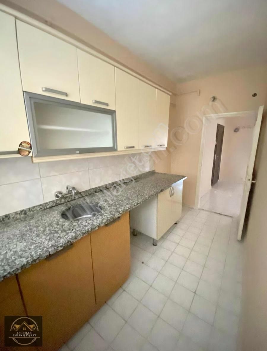 Esenler Kemer'de Kiralık 1+1 Daire - 65m² - Bahçe Kullanımlı