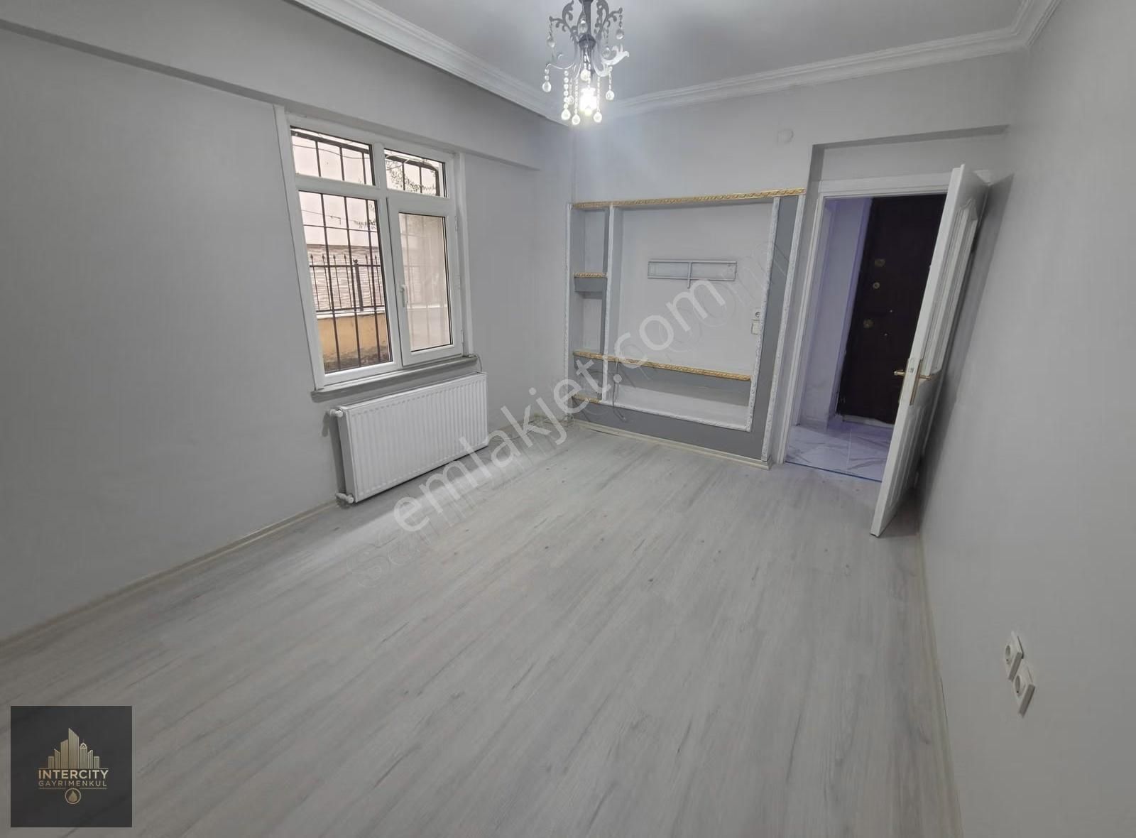 Esenyurt Bağlarçeşme'de Harika Lokasyonda 2+1 Satılık Daire