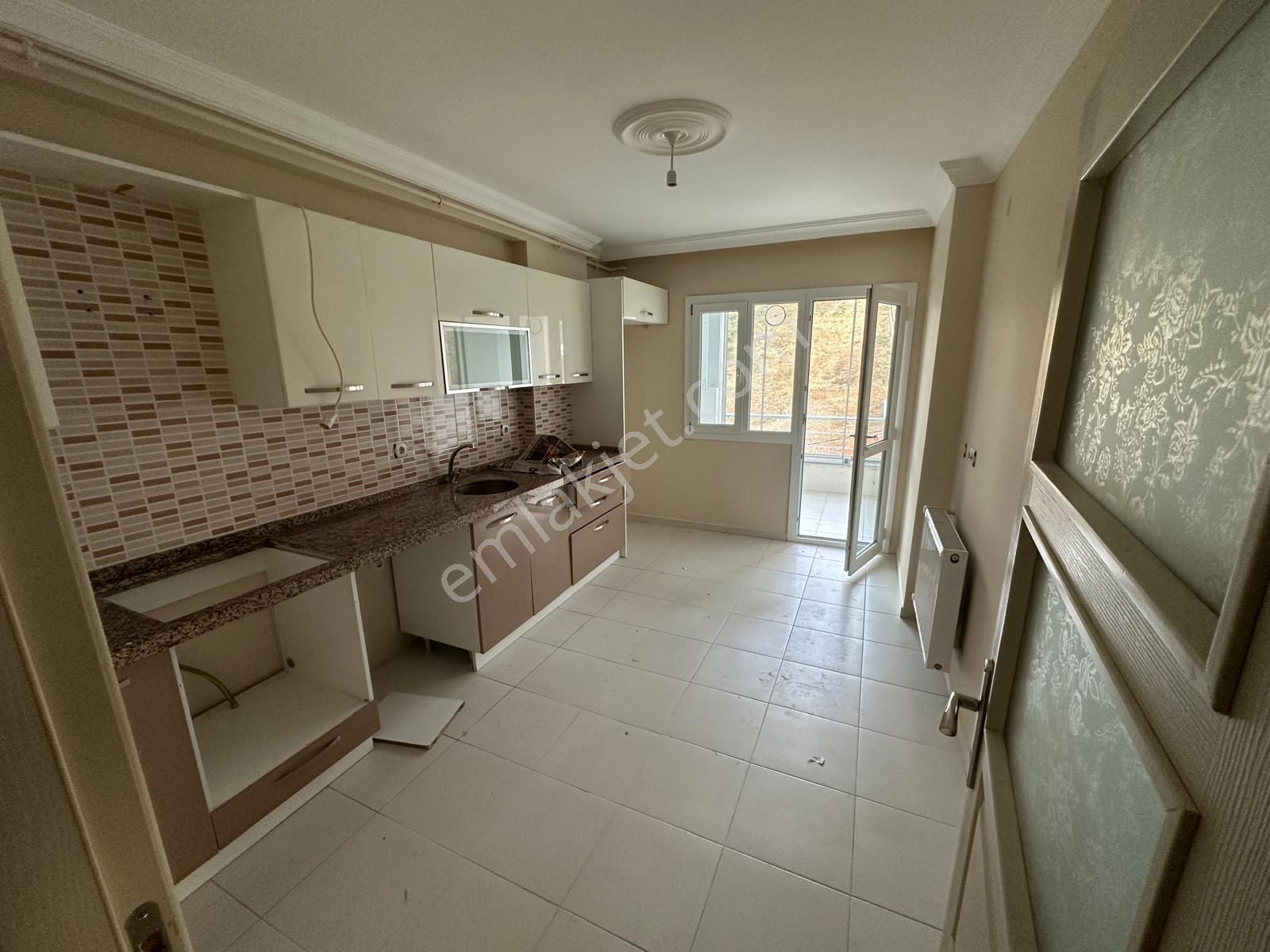 Trabzon Üniversite Mahallesinde Kiralık 3+1 Daire - Görsel 2