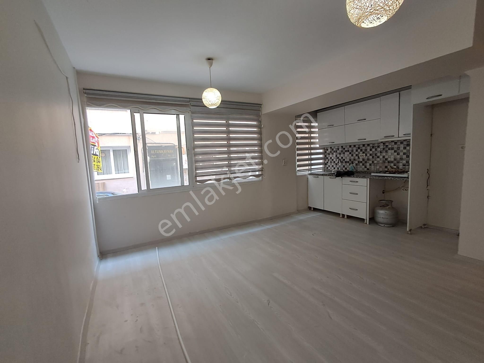 Kiralık İzmir Karşıyaka Alaybey İzbana 100 Metre Mesafede 2+1 Daire