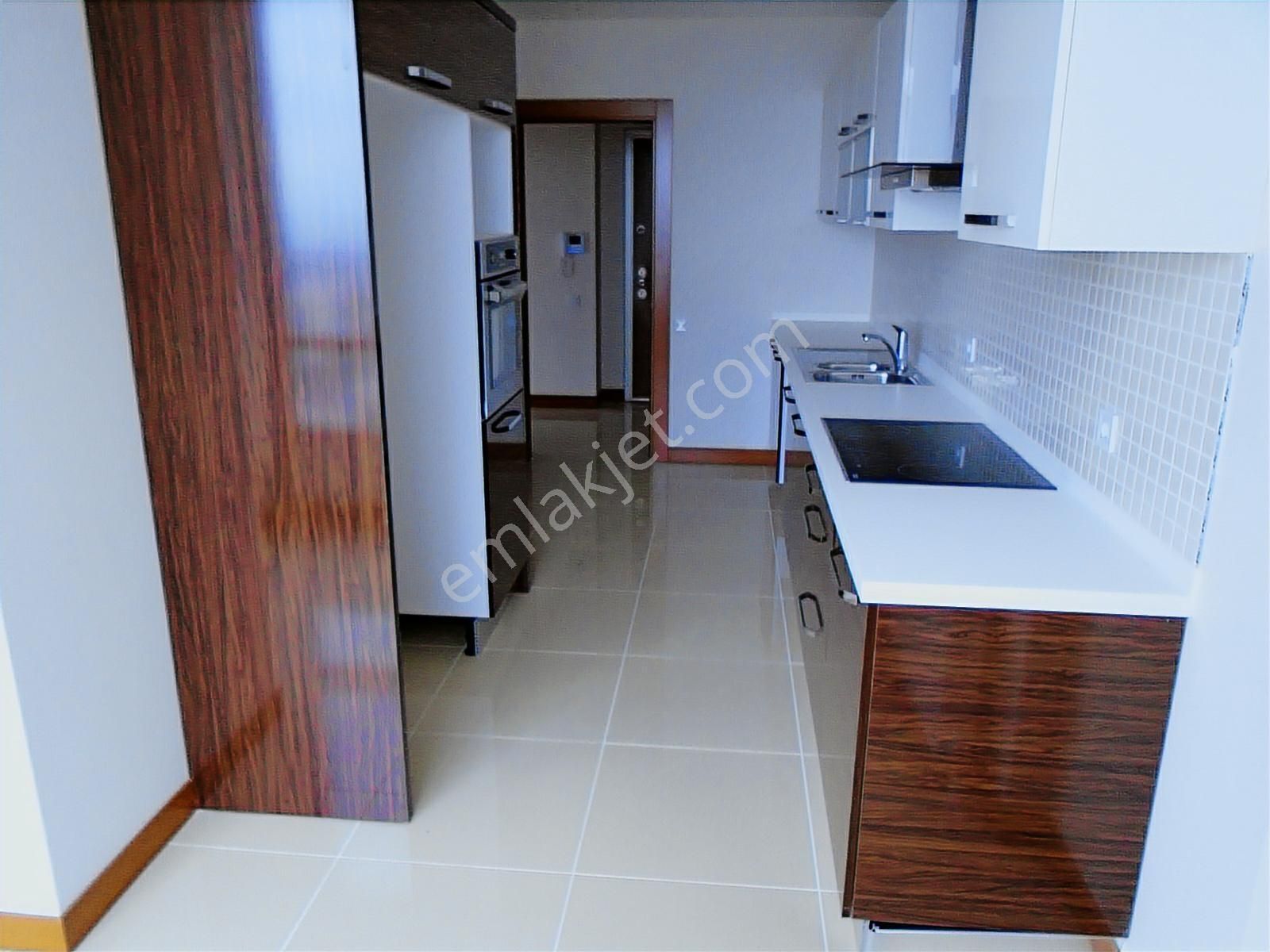 Metroya Yakın Aile Sitesinde Deniz Manzaralı Havuzlu İskanlı - Görsel 14