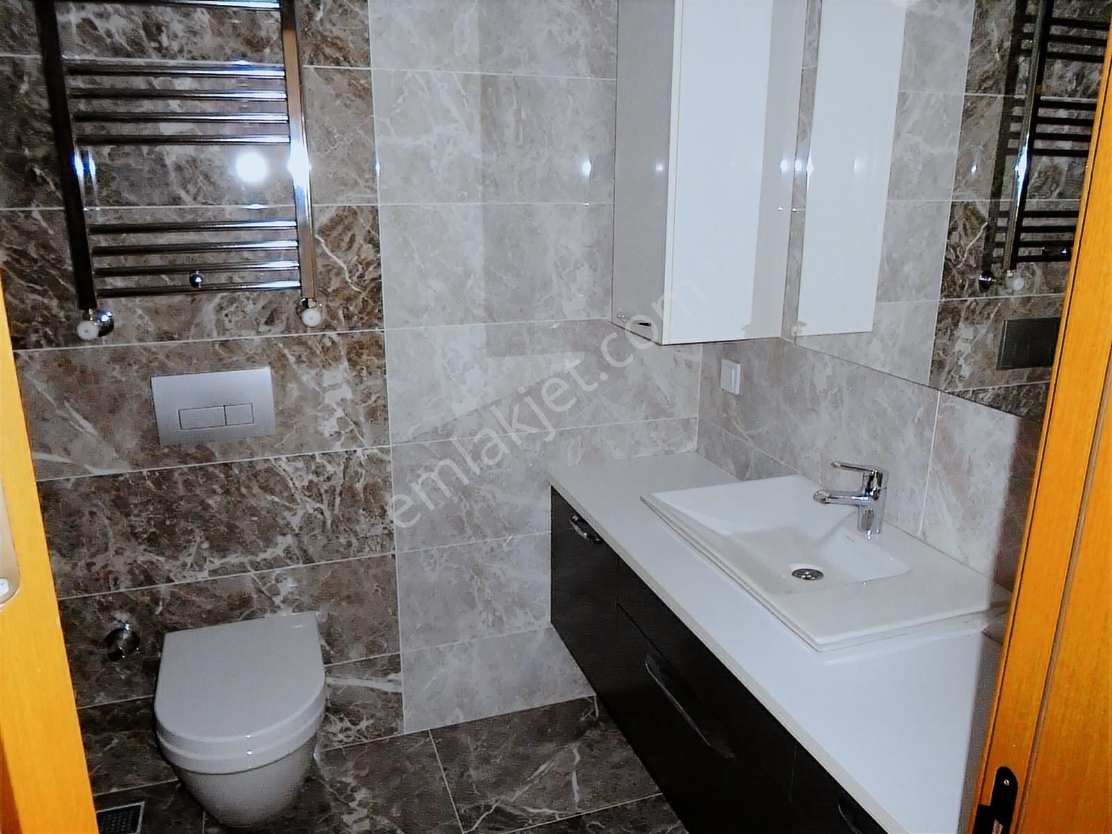 Metroya Yakın Aile Sitesinde Deniz Manzaralı Havuzlu İskanlı - Görsel 28