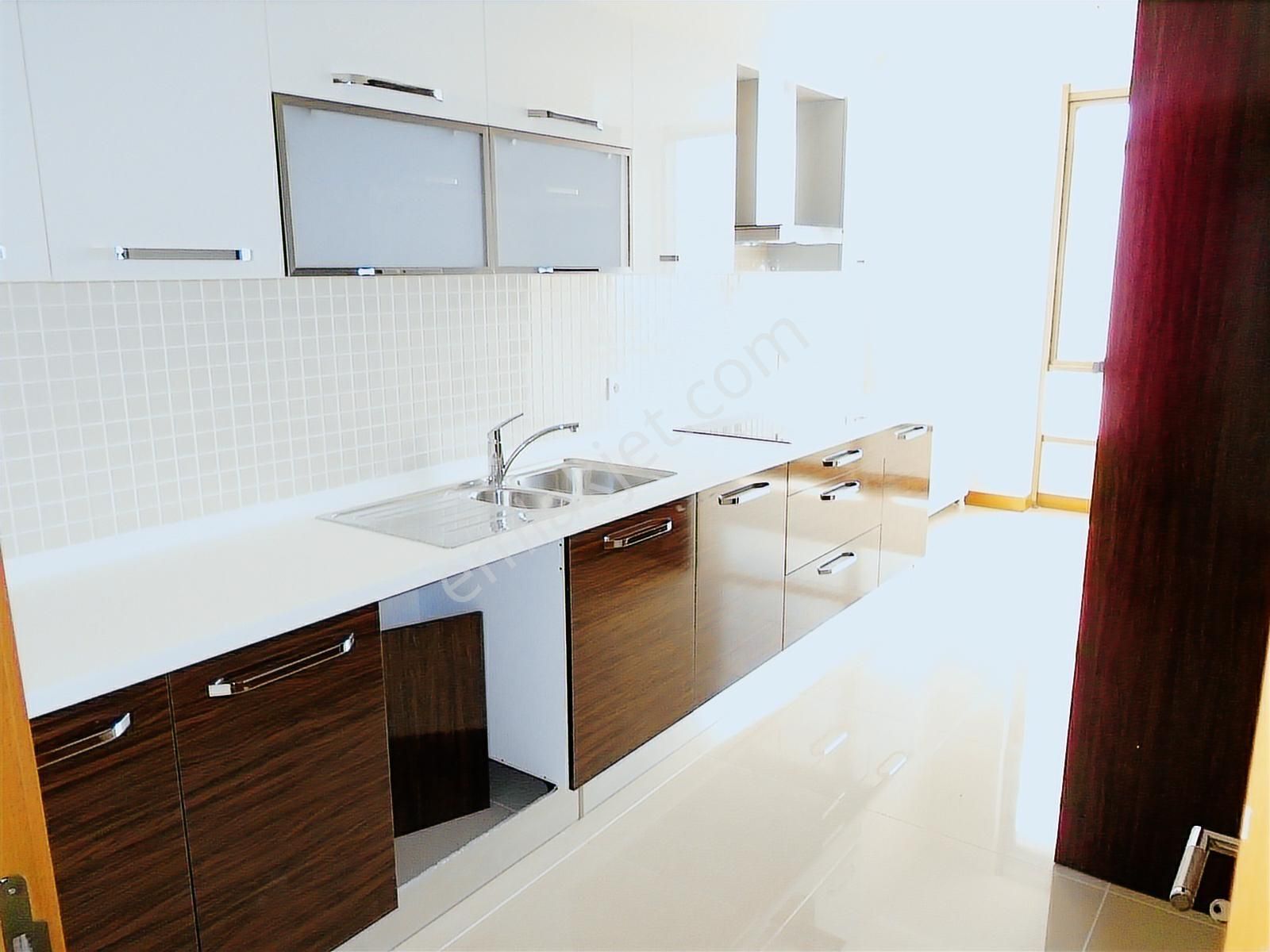 Metroya Yakın Aile Sitesinde Deniz Manzaralı Havuzlu İskanlı - Görsel 8