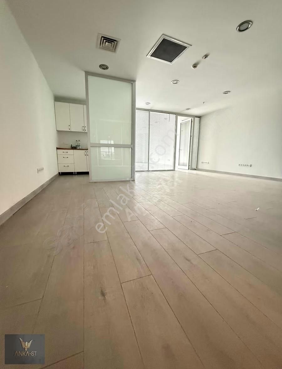 Pendik Varyap Plaza'da Kiralık 116 M2 Ofis Katı