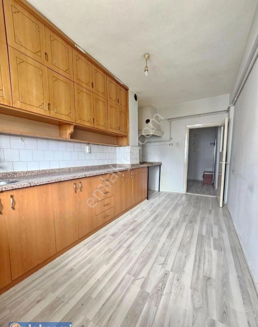 Emlaknomi'den Üçgöz'da 2+1 Ara Kat Kıralık Daıre > İlan No: 95360 - Görsel 4