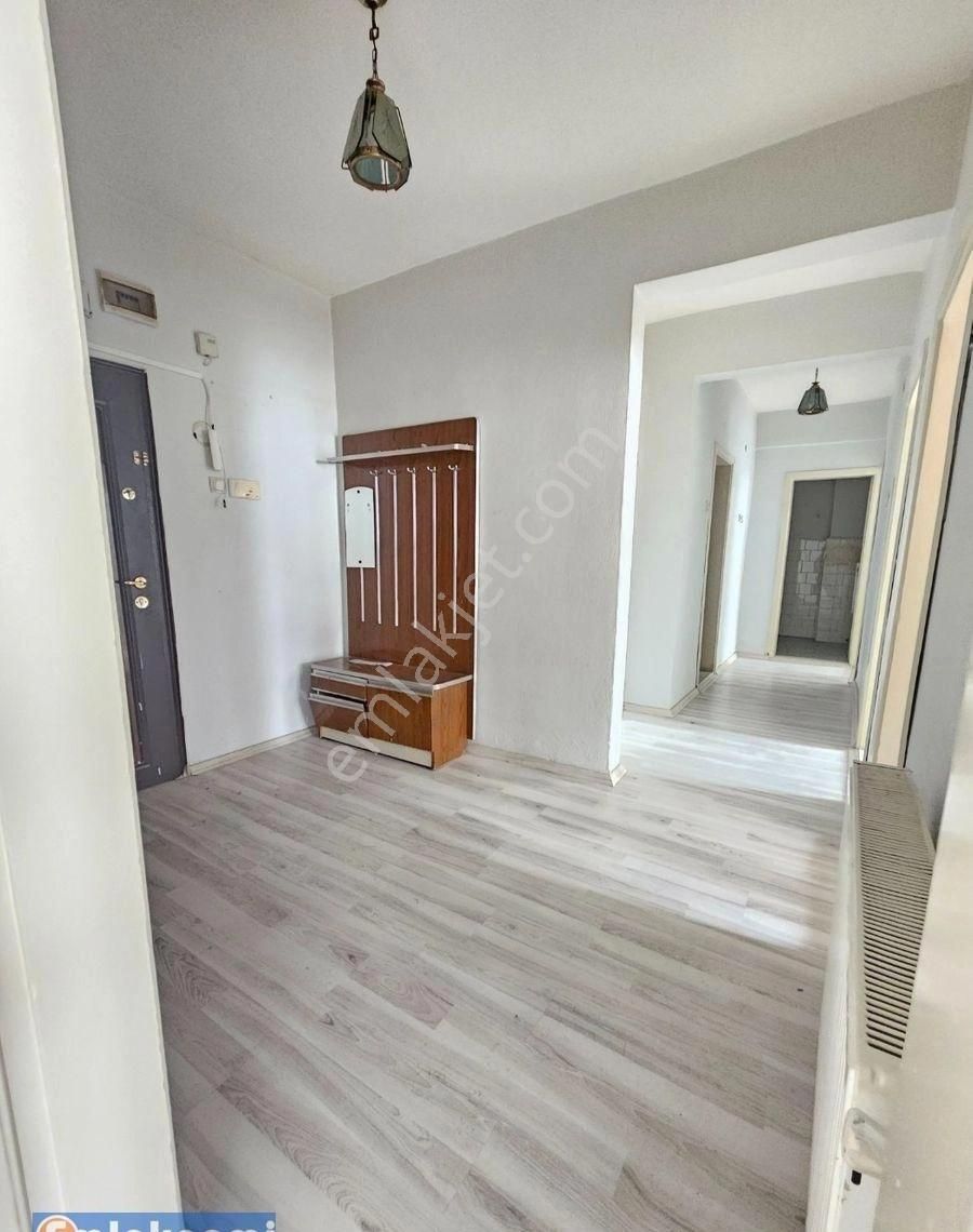 Emlaknomi'den Üçgöz'da 2+1 Ara Kat Kıralık Daıre > İlan No: 95360 - Görsel 2