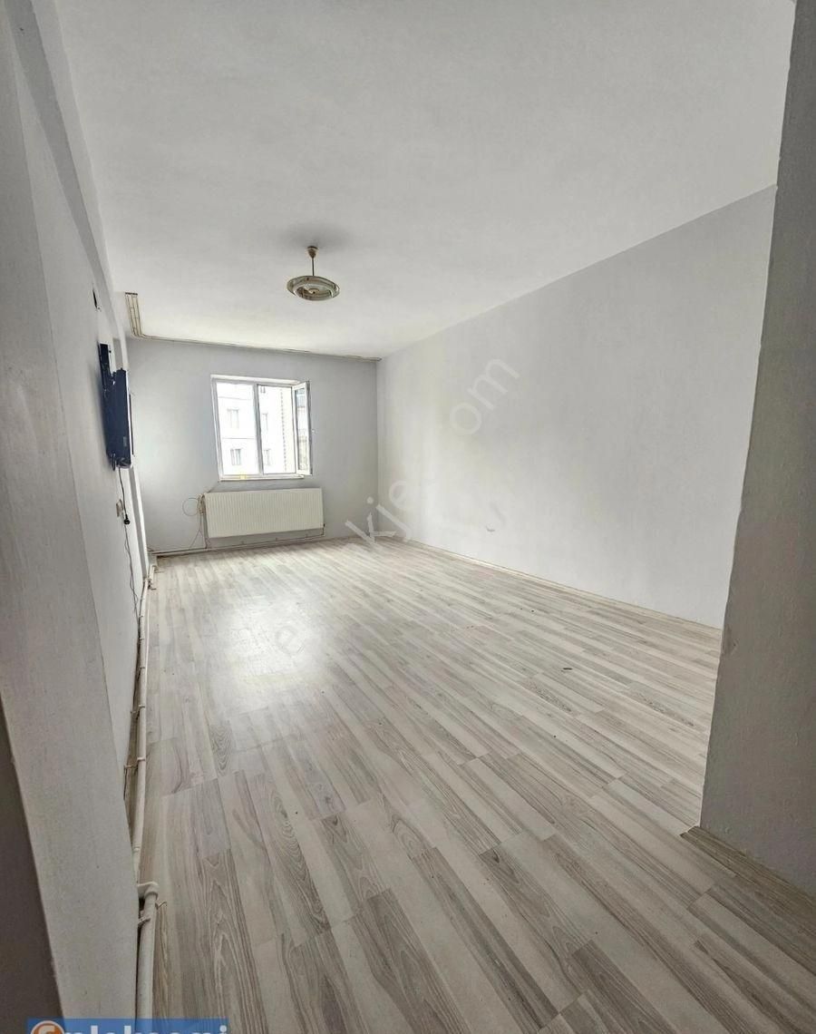 Emlaknomi'den Üçgöz'da 2+1 Ara Kat Kıralık Daıre > İlan No: 95360 - Görsel 8
