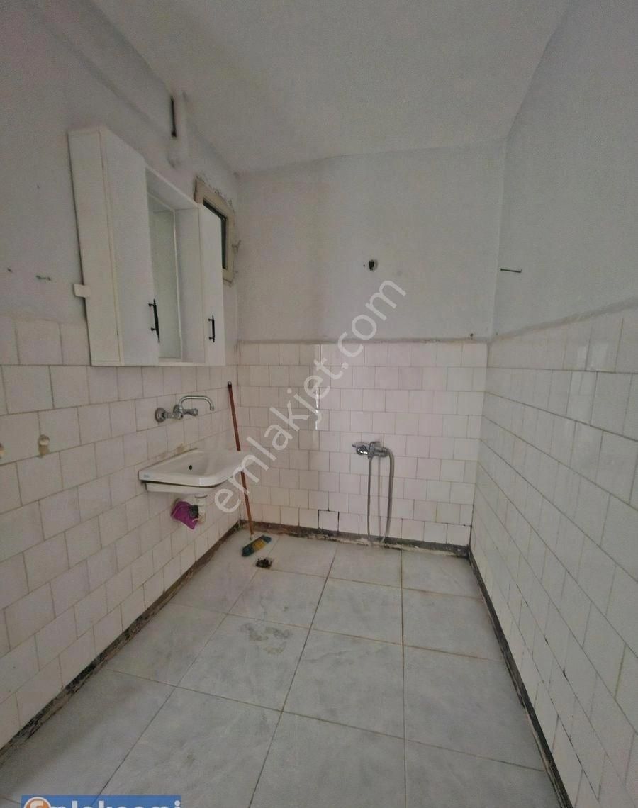 Emlaknomi'den Üçgöz'da 2+1 Ara Kat Kıralık Daıre > İlan No: 95360 - Görsel 9