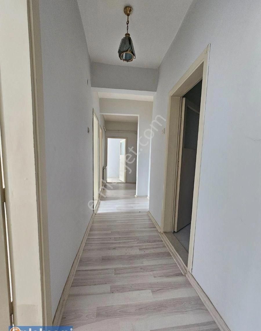 Emlaknomi'den Üçgöz'da 2+1 Ara Kat Kıralık Daıre > İlan No: 95360 - Görsel 18