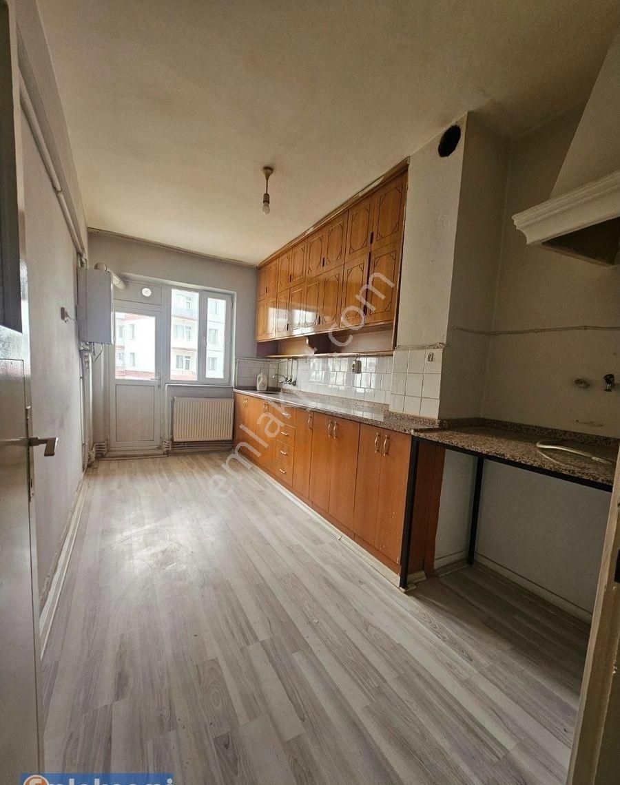 Emlaknomi'den Üçgöz'da 2+1 Ara Kat Kıralık Daıre > İlan No: 95360 - Görsel 12