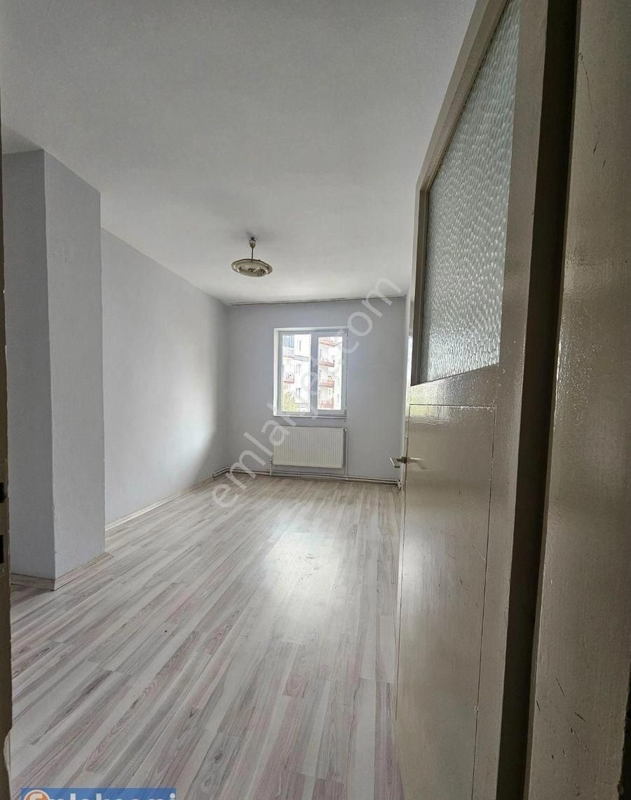 Emlaknomi'den Üçgöz'da 2+1 Ara Kat Kıralık Daıre > İlan No: 95360 - Görsel 15