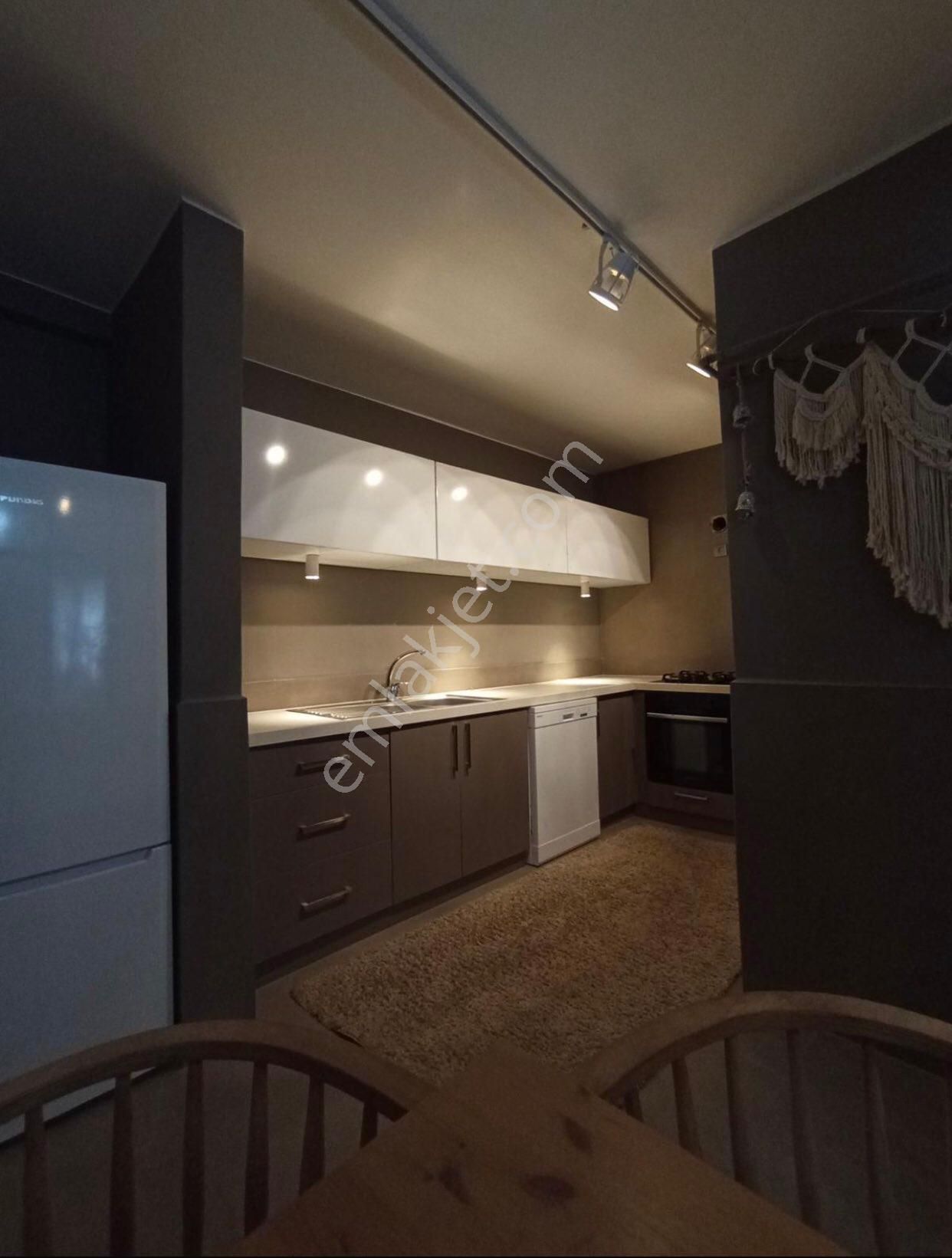 Sahibinden Kemerçeşmede Tadilatlı 4 Katlı Müstakil Bina - Görsel 2