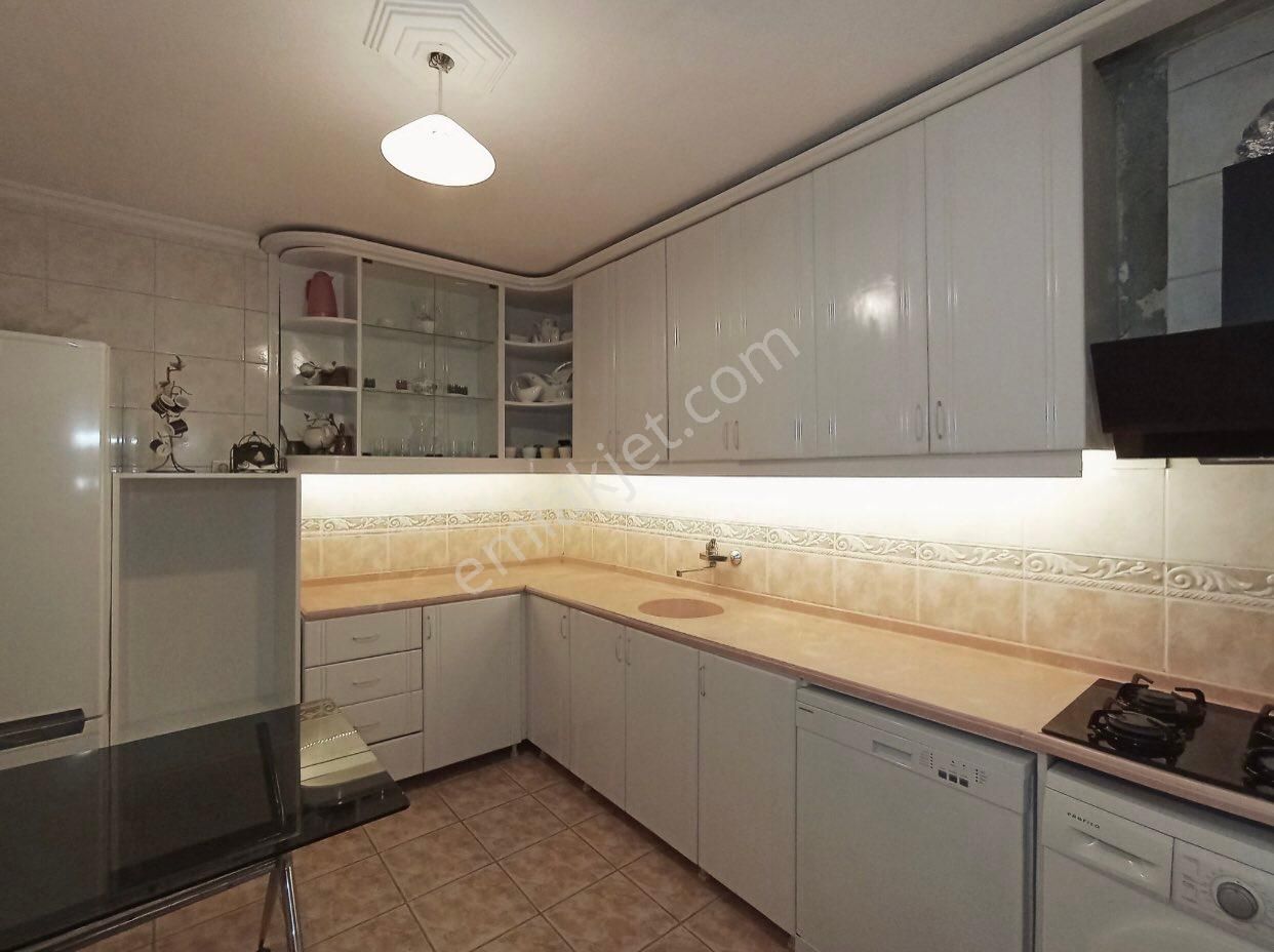 Sahibinden Kemerçeşmede Tadilatlı 4 Katlı Müstakil Bina - Görsel 17