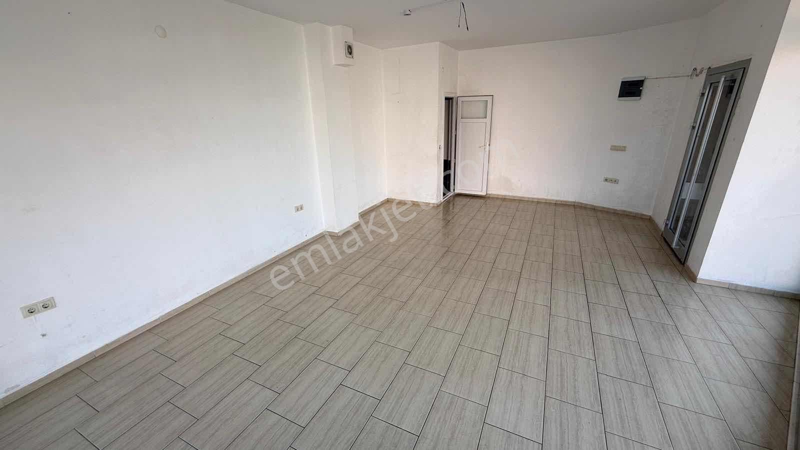 Karabağlar Gen. Kazım Özalpte Köşe Konum 40m² Cam Cephe Kiralık - Görsel 10