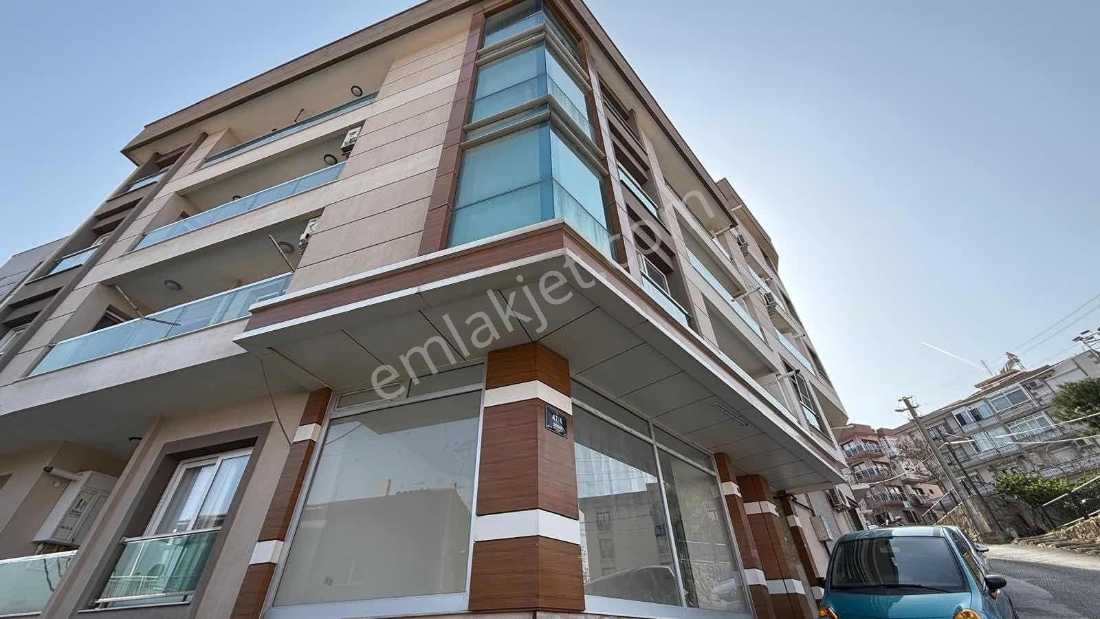 Karabağlar Gen. Kazım Özalpte Köşe Konum 40m² Cam Cephe Kiralık