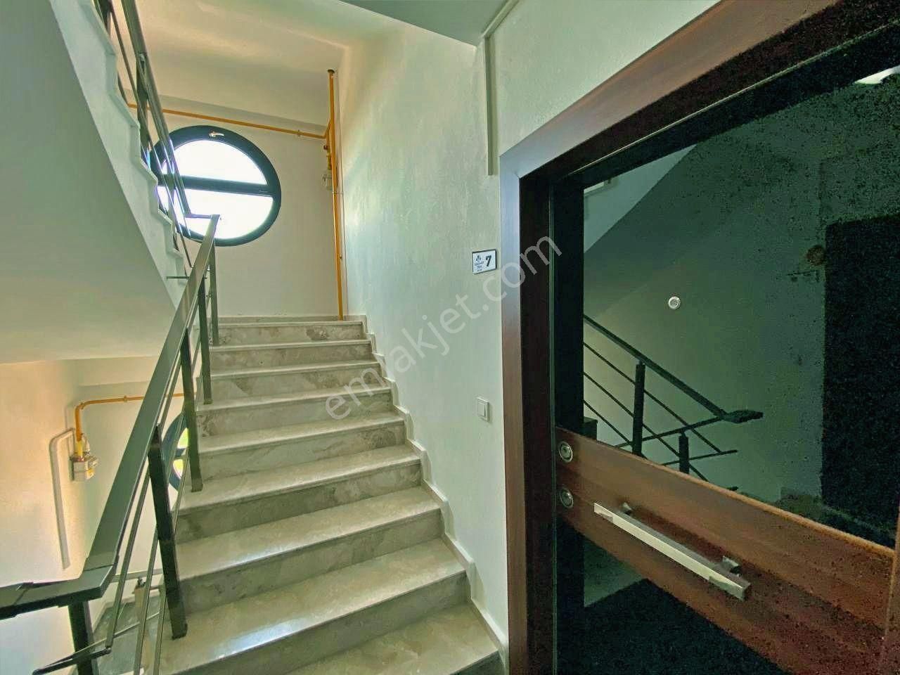 Uytundan Burhaniye'de Havuzlu Site İçinde Satılık 3+1 Lüks Daire - Görsel 16