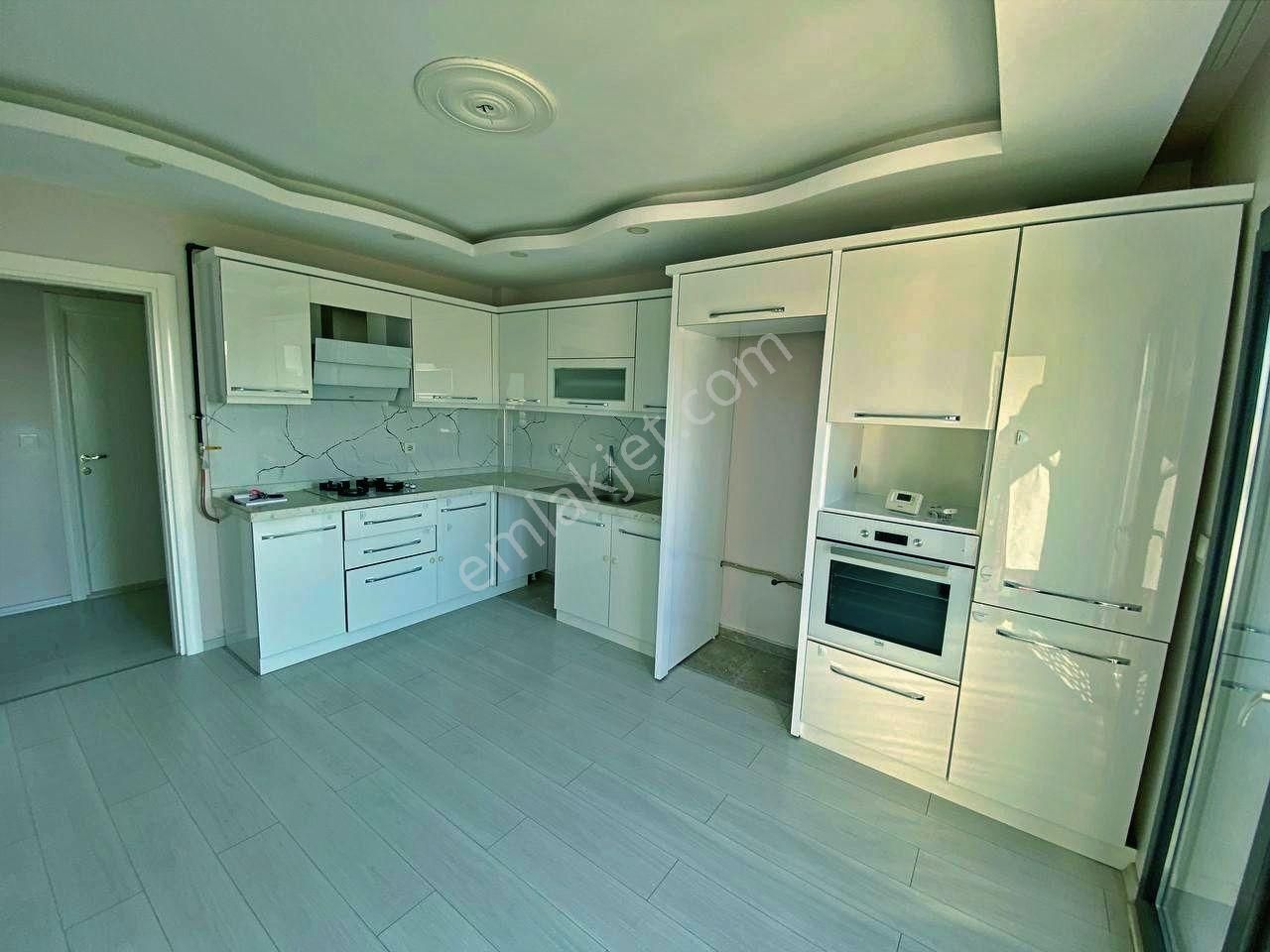 Uytundan Burhaniye'de Havuzlu Site İçinde Satılık 3+1 Lüks Daire - Görsel 3