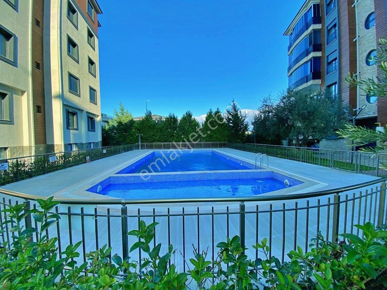 Uytundan Burhaniye'de Havuzlu Site İçinde Satılık 3+1 Lüks Daire - Görsel 2