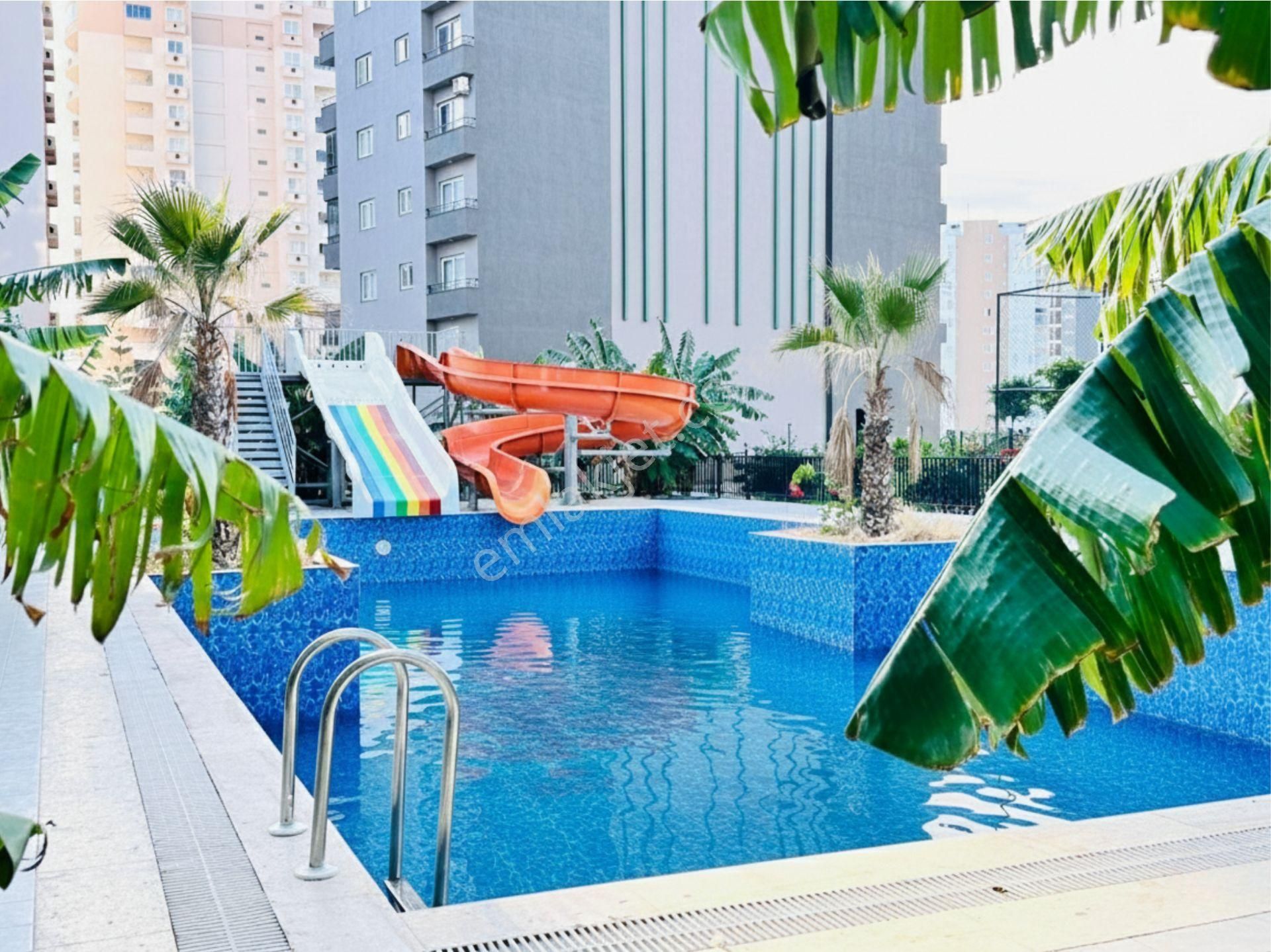 Ethereal'den Çeşmeli'de Aquparklı Deniz Gören Giyinme Odalı 2+1