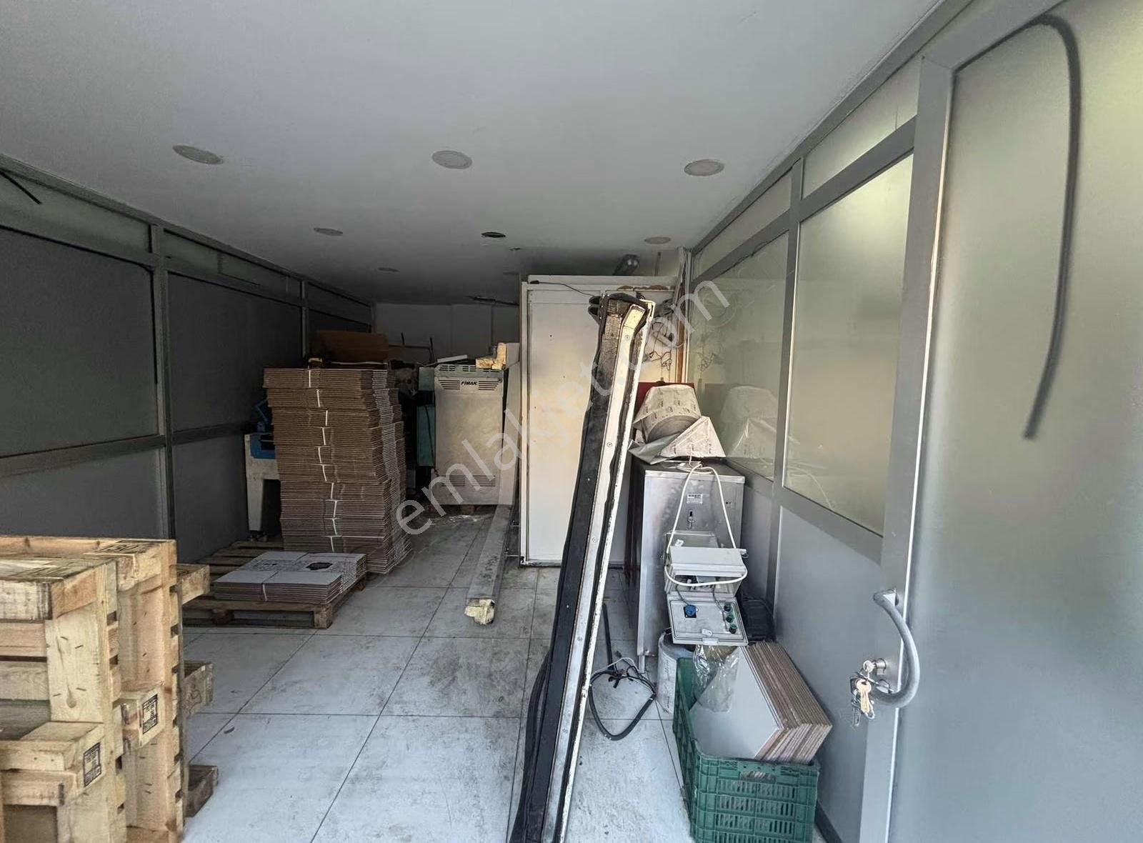 Yenibosna Merkez"de Satılık Geniş Düz + Zemin 270 M2 Dükkan - Görsel 30