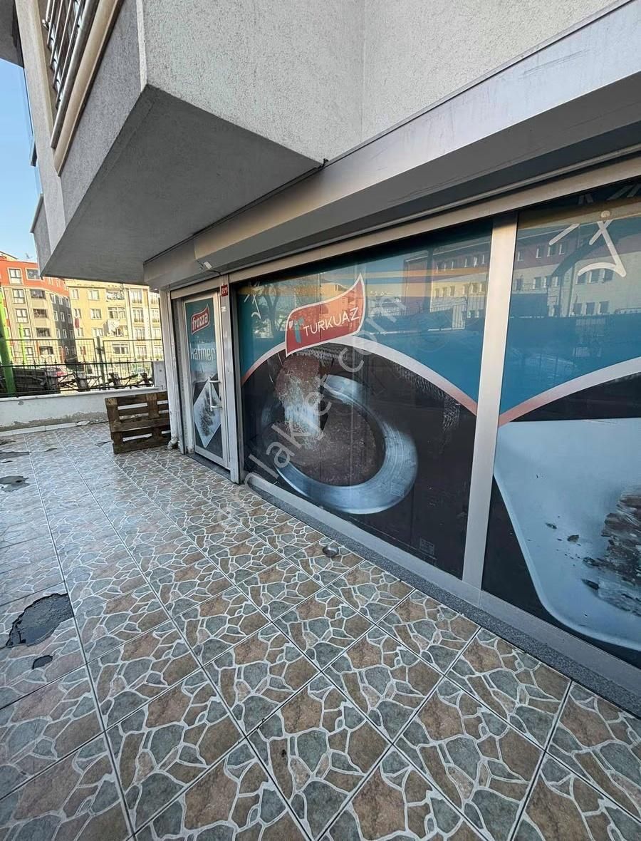 Yenibosna Merkez"de Satılık Geniş Düz + Zemin 270 M2 Dükkan - Görsel 26