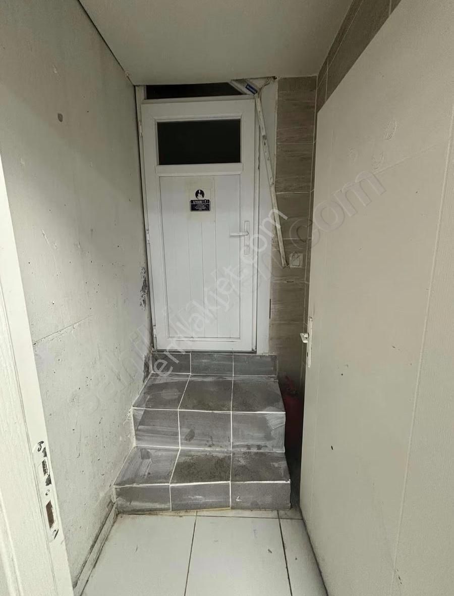 Yenibosna Merkez"de Satılık Geniş Düz + Zemin 270 M2 Dükkan - Görsel 23