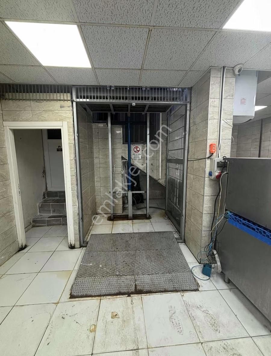 Yenibosna Merkez"de Satılık Geniş Düz + Zemin 270 M2 Dükkan - Görsel 10