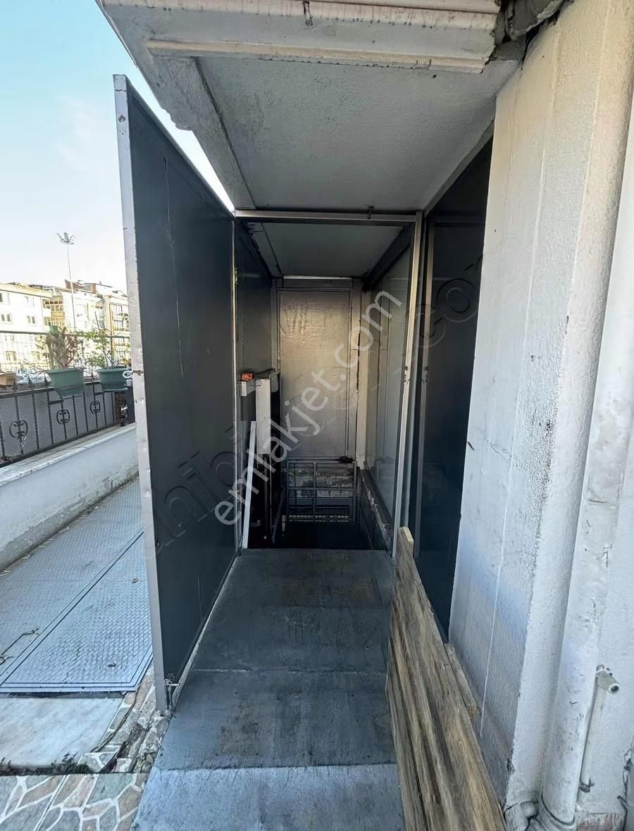 Yenibosna Merkez"de Satılık Geniş Düz + Zemin 270 M2 Dükkan - Görsel 6