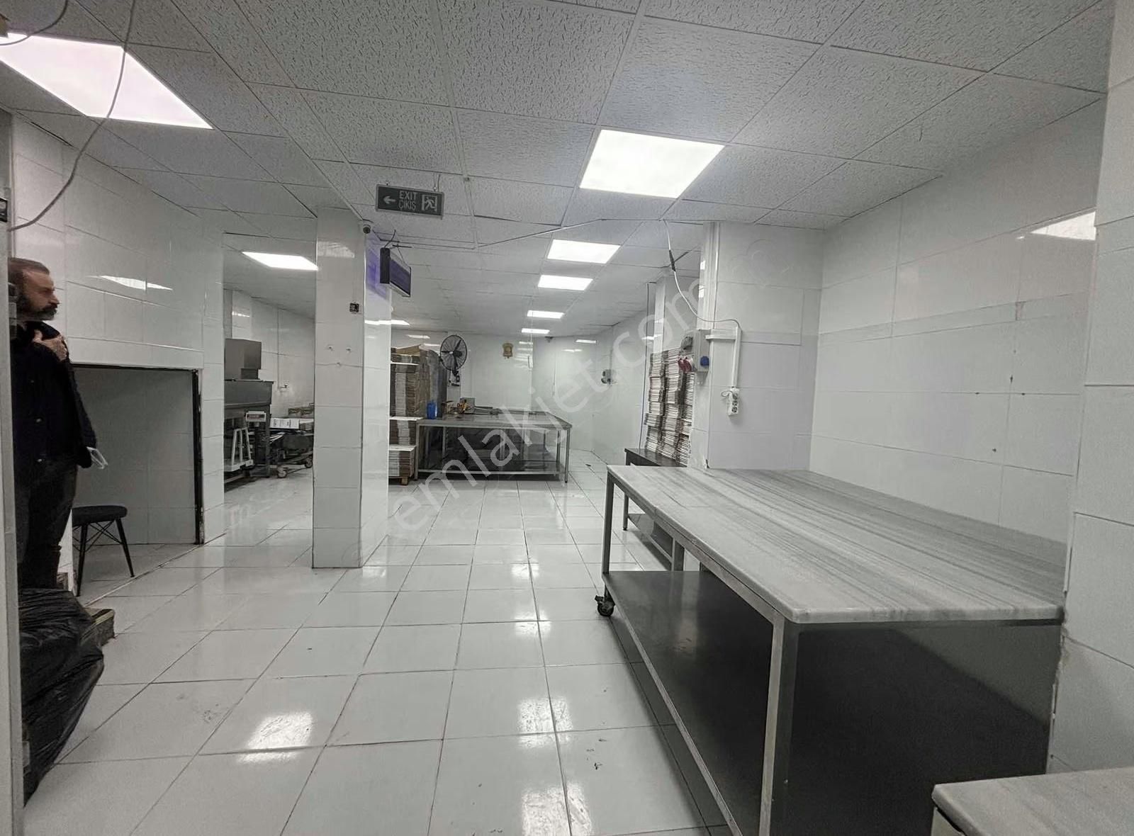 Yenibosna Merkez"de Satılık Geniş Düz + Zemin 270 M2 Dükkan - Görsel 20