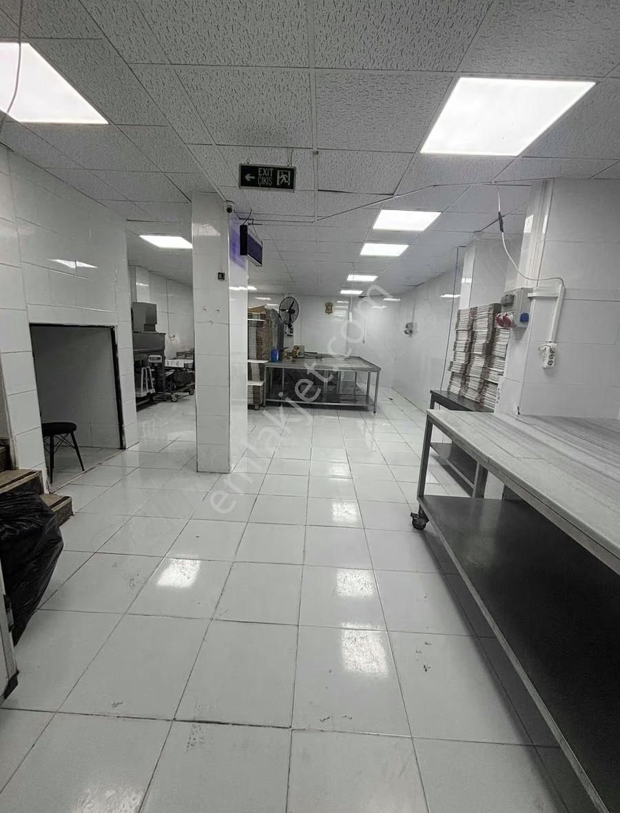 Yenibosna Merkez"de Satılık Geniş Düz + Zemin 270 M2 Dükkan - Görsel 15