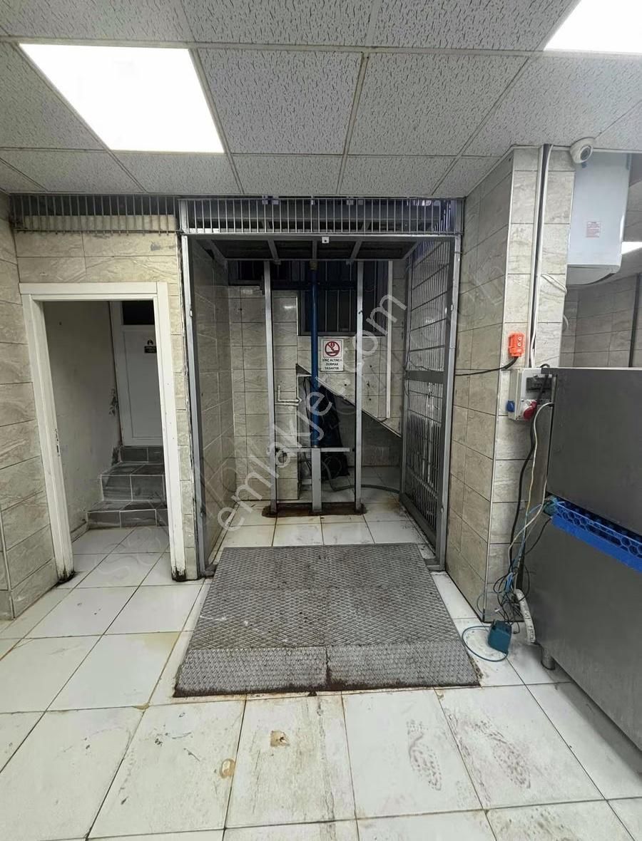 Yenibosna Merkez"de Satılık Geniş Düz + Zemin 270 M2 Dükkan - Görsel 8