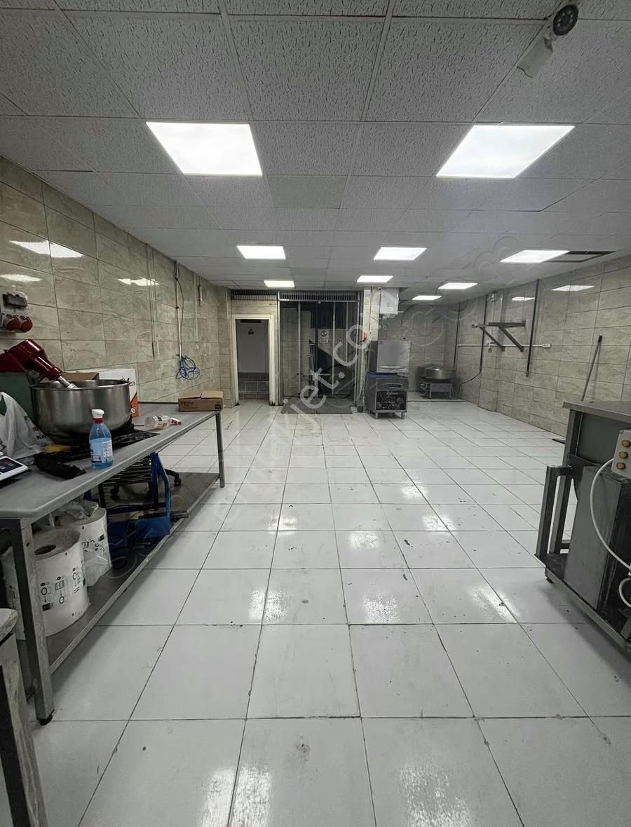 Yenibosna Merkez"de Satılık Geniş Düz + Zemin 270 M2 Dükkan - Görsel 7