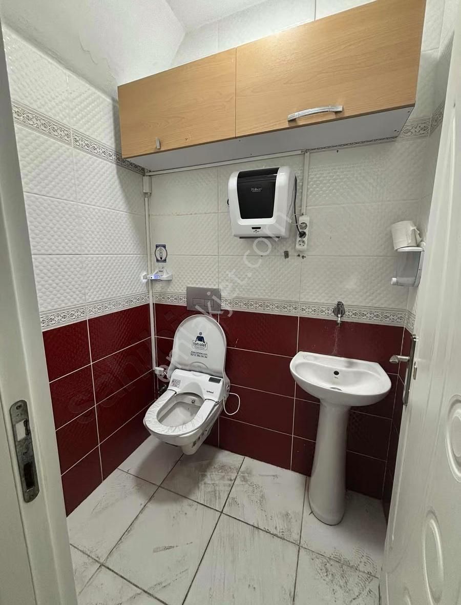 Yenibosna Merkez"de Satılık Geniş Düz + Zemin 270 M2 Dükkan - Görsel 28