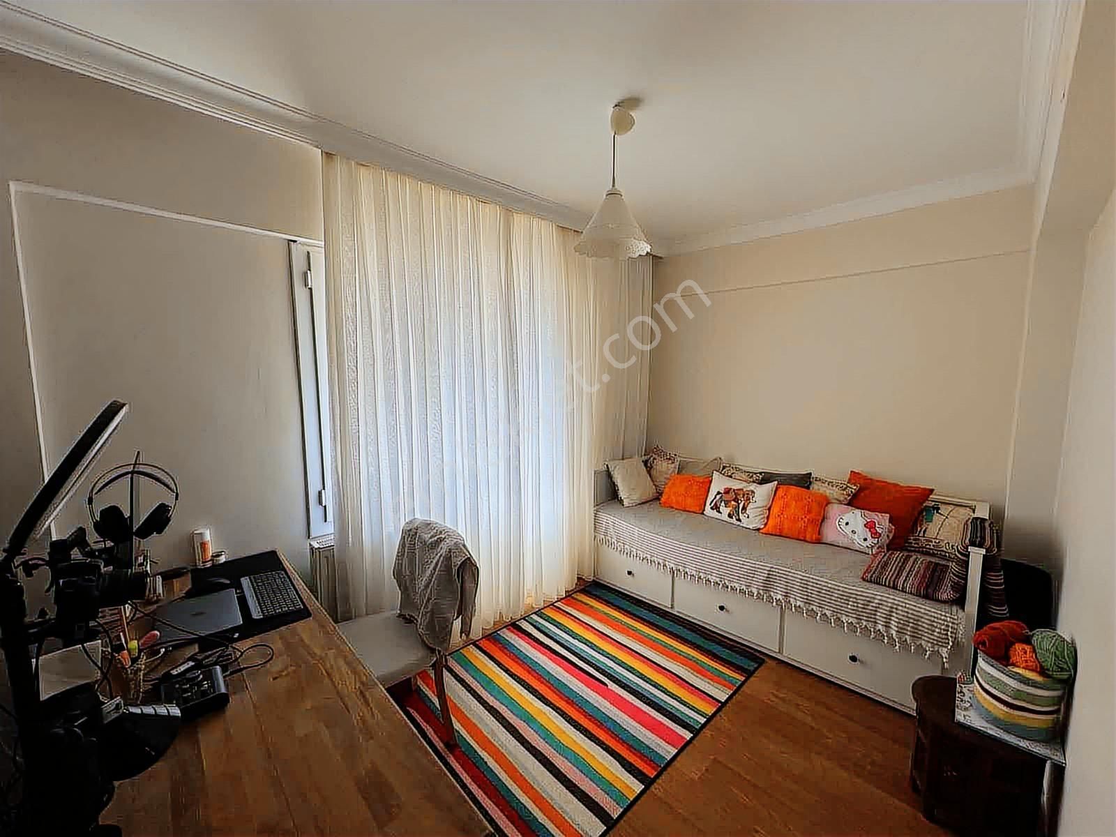 Namlı'dan Efelerde Lüks Ve 170m² Jakuzili Ebeveyn Banyolu 3+1 - Görsel 6