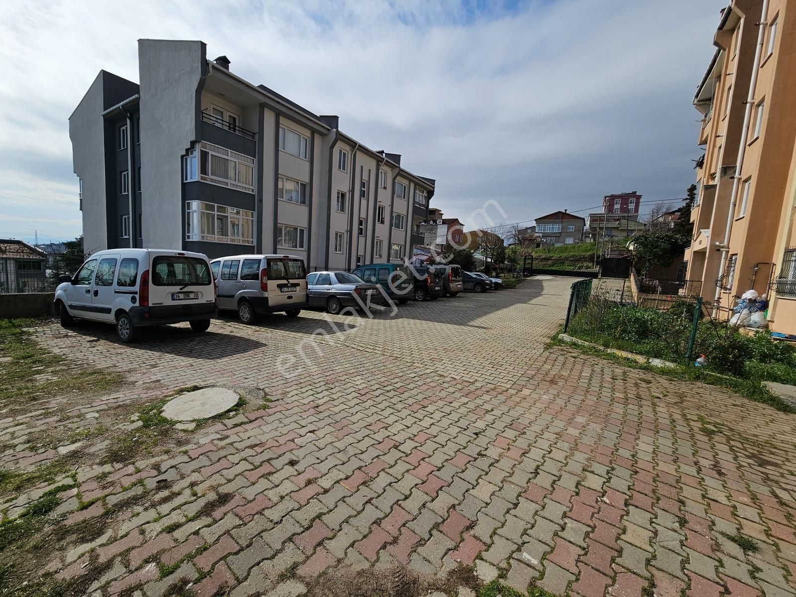 Pendik Velibaba'da Sağlık Sen Sit. Balkonlu Boyalı 2+1 - Görsel 7