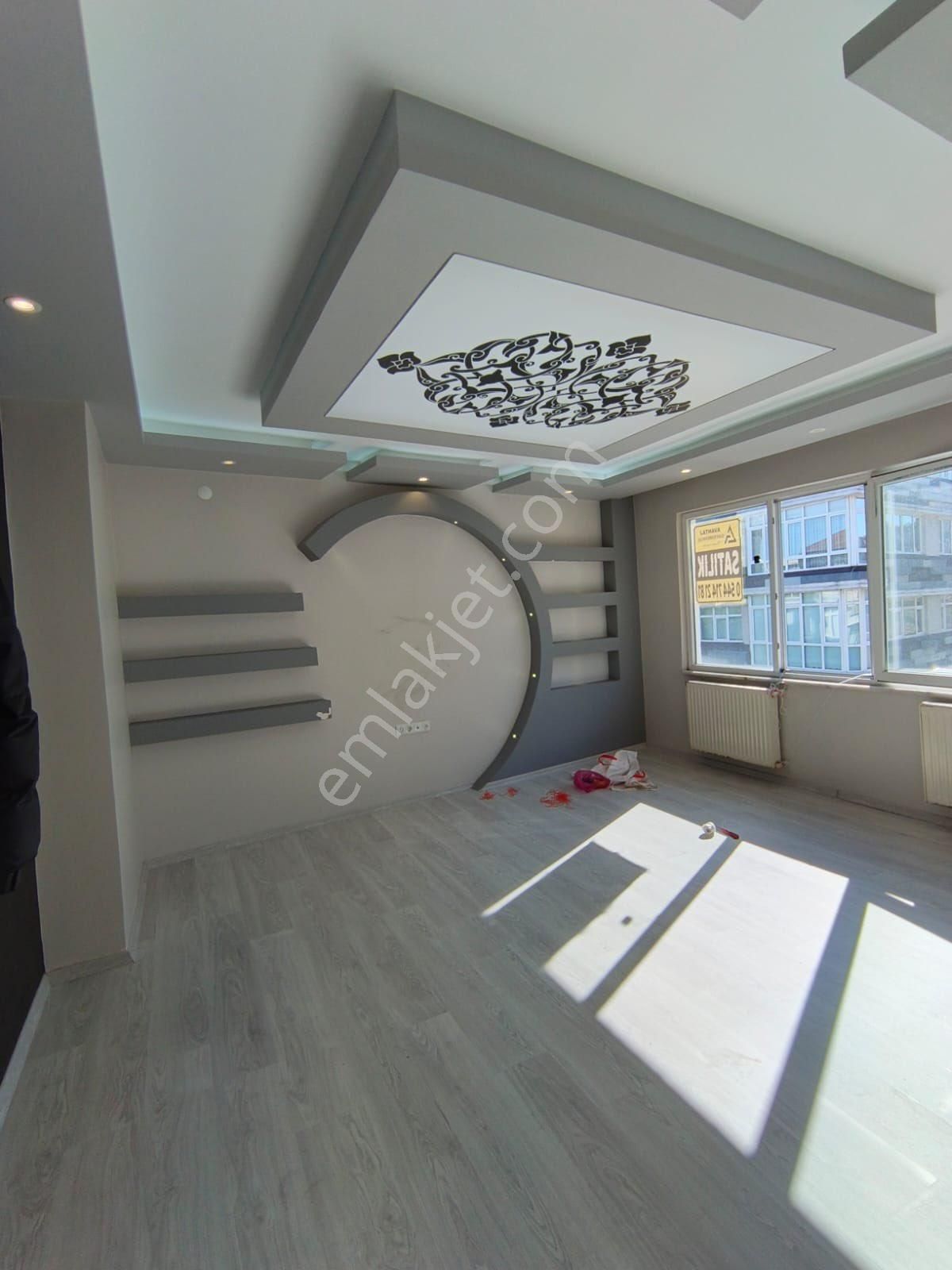 Ciftlik Cadde Uzerinde İci Full Yapılı Satılık Daire