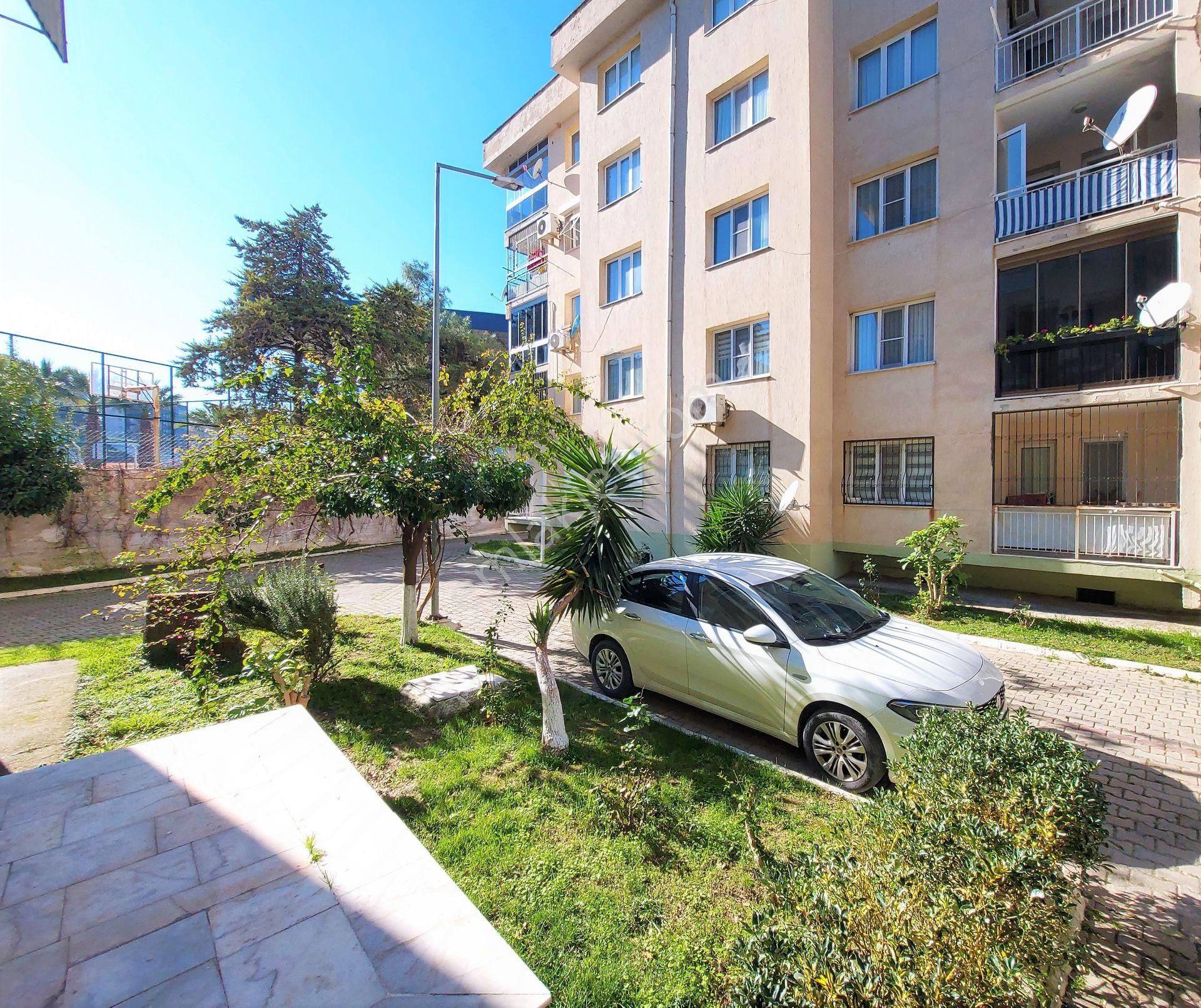 Kuşadası Kadınlar Denizi Bölgesinde Satılık 2 +1 Satılık Fırsat Daire