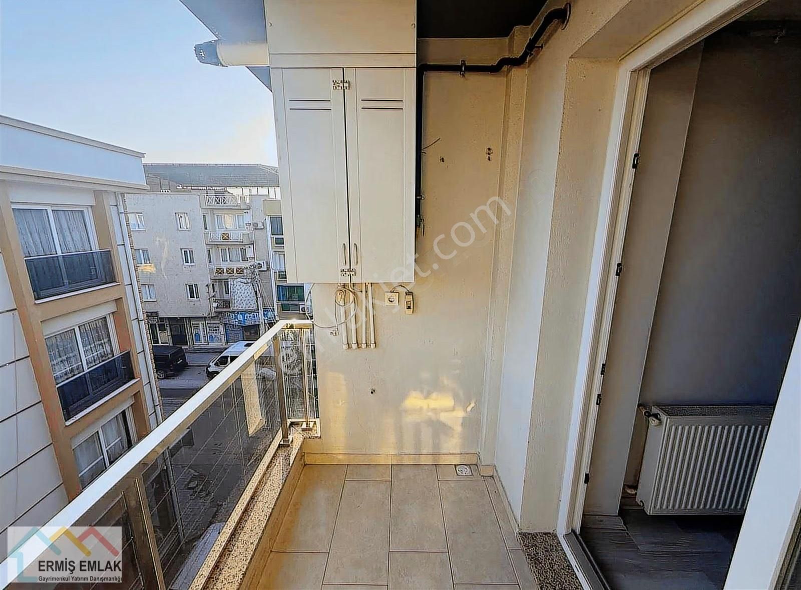 Satılık 2+1 Açık Mutfak Cadde Üstü - Görsel 2