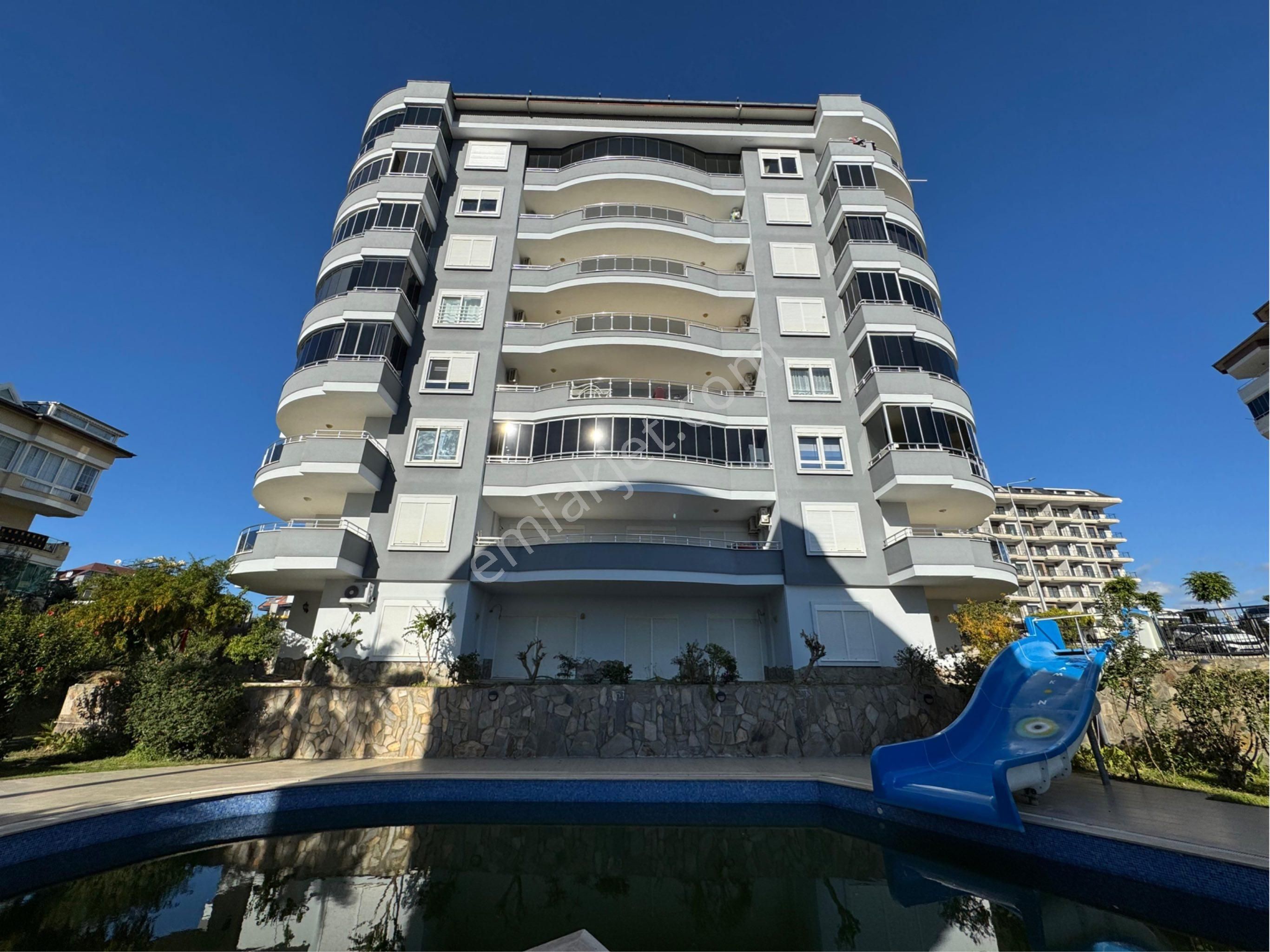 Avsallar’da Havuzlu Sitede 220 M² 4+1 Dubleks – Deniz Manzaralı