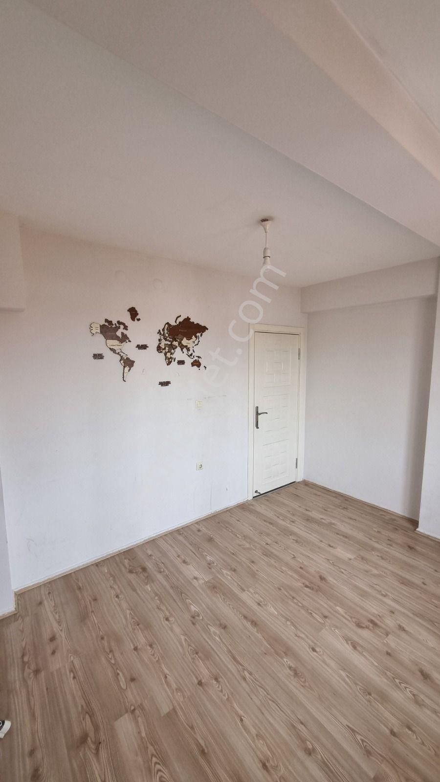 Sahibinden 1+1 İletişim Kapısı Yakınında Kısmi Eşyalı