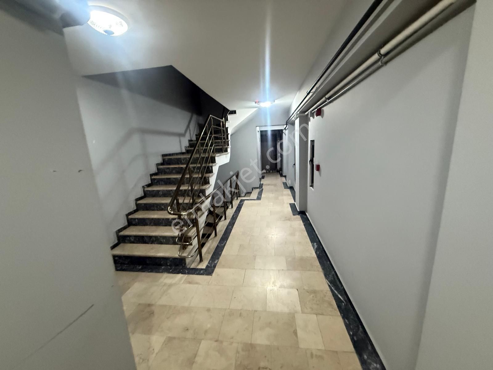 Barış'tan 3 Yıllık Binada K.otoparklı -asansörlü 3+1 Daire - Görsel 18