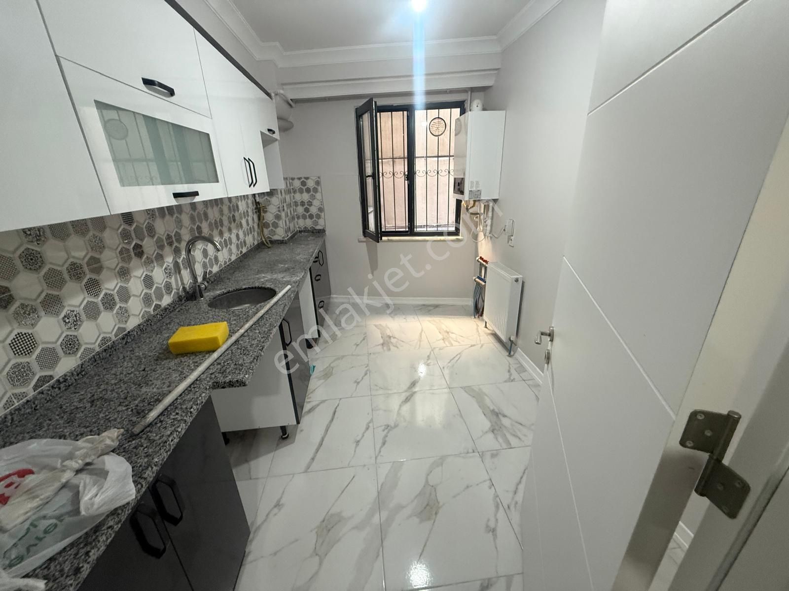 Barış'tan 3 Yıllık Binada K.otoparklı -asansörlü 3+1 Daire - Görsel 2