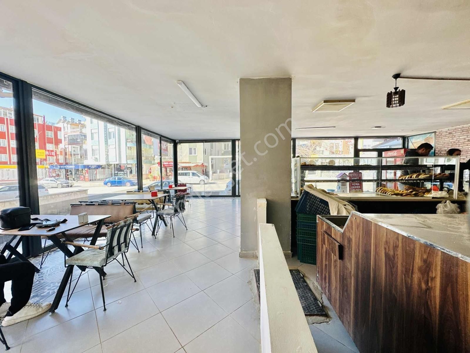 Kuzeyyaka'da Cadde Üzeri 3 Katlı Yatırıma Uygun Satılık Dükkan - Görsel 3