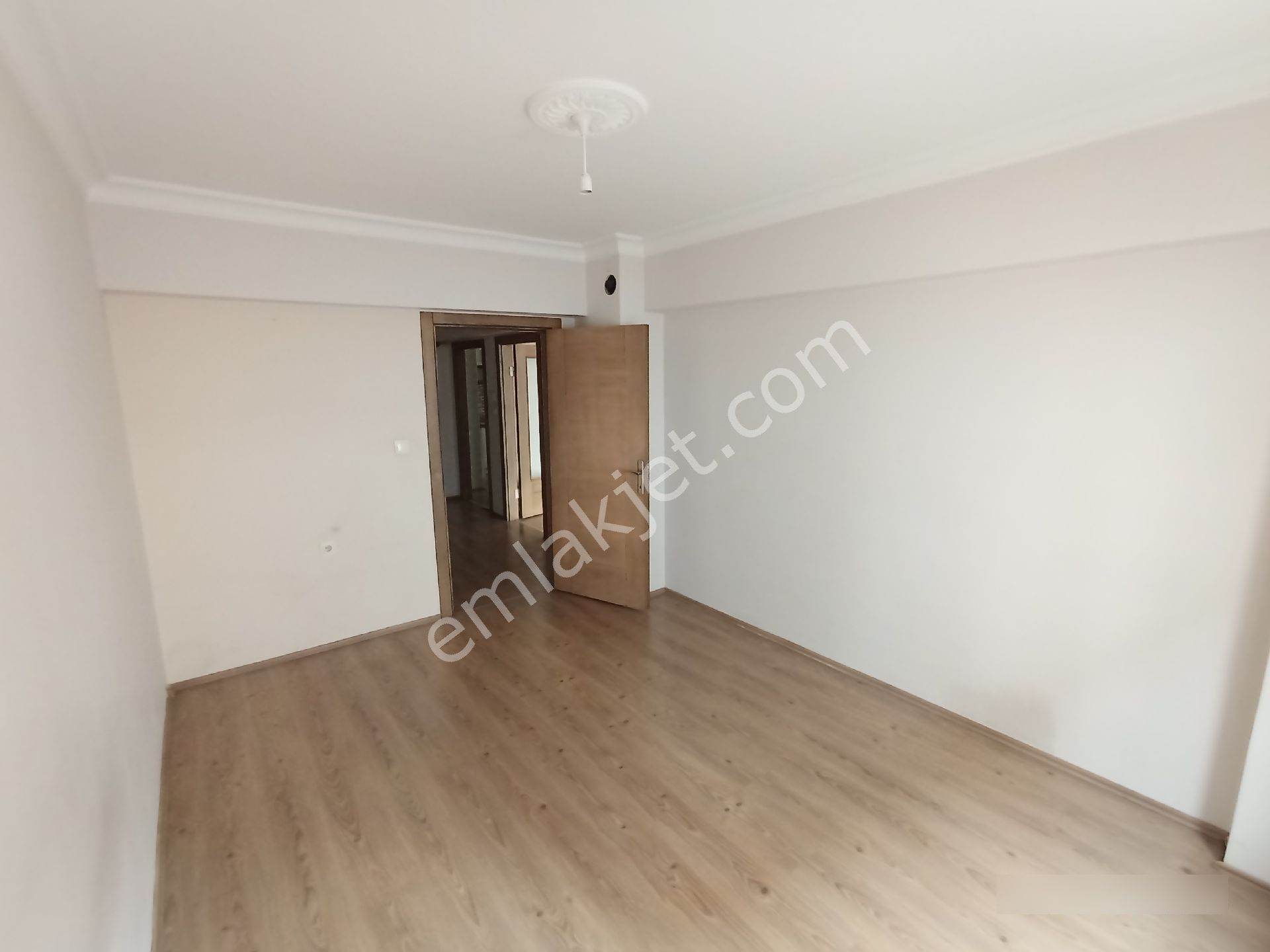 Hazer'den 3 Balonlu Geniş Bakımlı Karakeçili Caddesi Ve Ortaokula Sınır Kiralık 3+1 Daire - Görsel 18