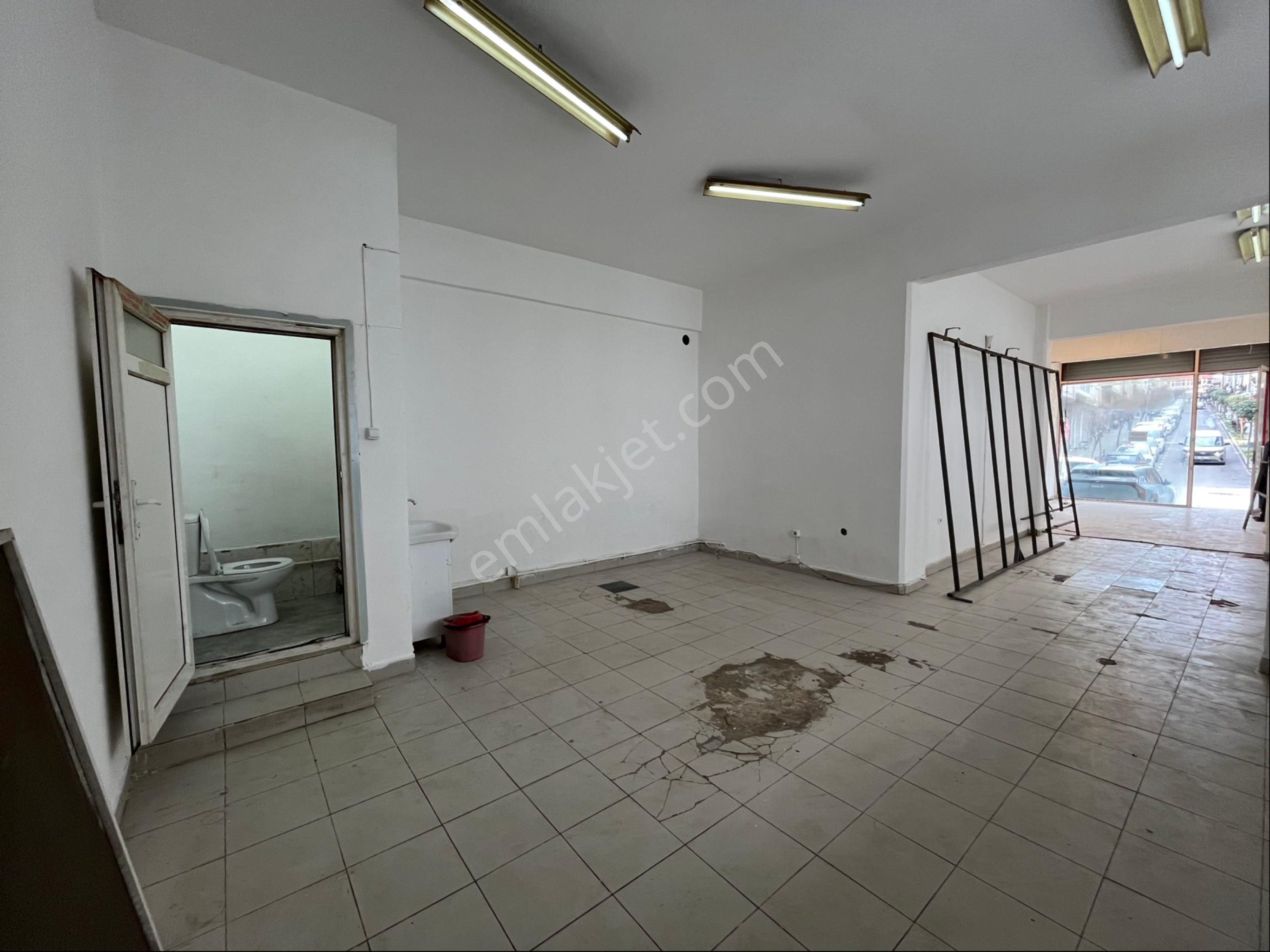 Loft Tan Sefaköy Merkezde Cadde Üzeirinde Wc Li 75m2 Kiralık Dükkan - Görsel 7